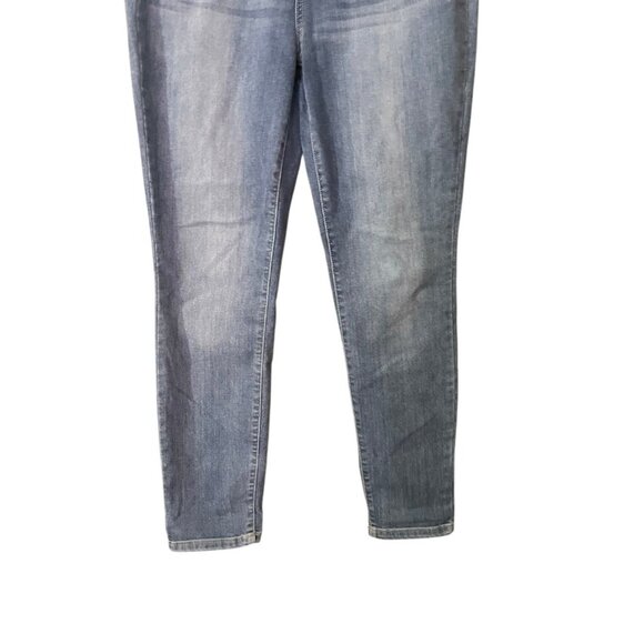 Judy Blue Relaxed Fit Jeans - Picture 2 of 8